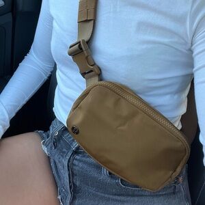 Lululemon everywhere belt bag